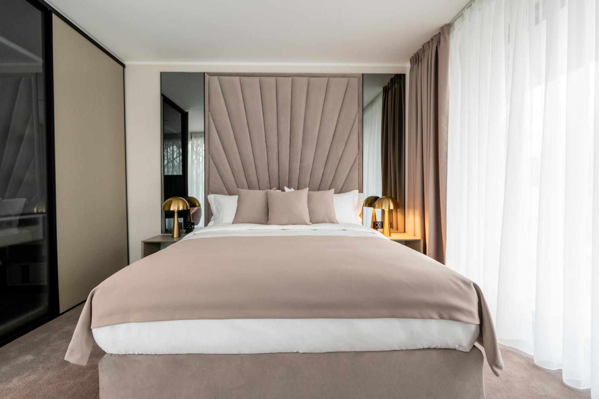 New Belgrade Premium Hotel Buitenkant foto